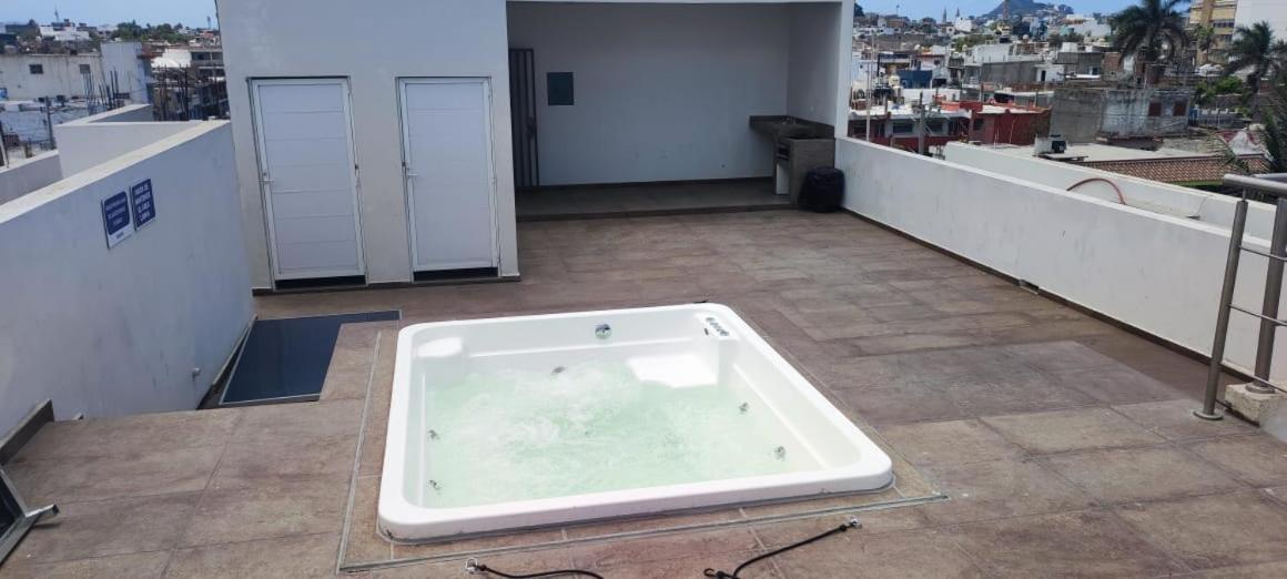 2Br-3Ba Condo Block From Beach W Rooftop Jacuzzi Mazatlán Zewnętrze zdjęcie